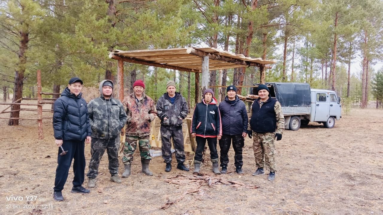 Сотрудники «Ертіс орманы» готовят места подкормки к зиме